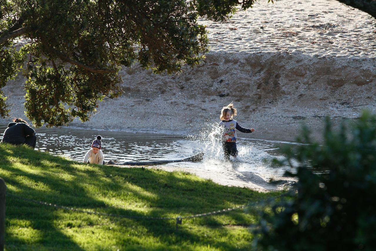 Driftwood Lodge Beachfront, Cable Bay, Northland Coopers Beach Bagian luar foto